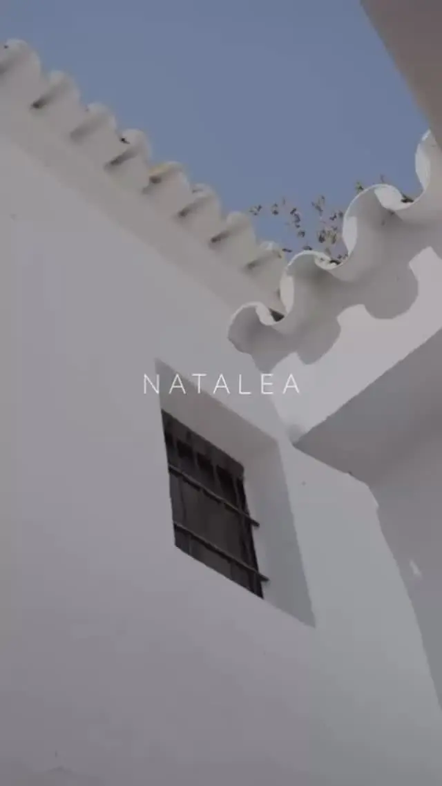 NATALEA 🤎
El avance de nuestra colección de otoño une tierra y cielo. Tonos calderas, marrones y tintos abrazados por azules intensos y grises serenos que evocan el encuentro de lo terrenal y lo etéreo.
Feminidad que se deja sentir, elegancia que se deja mirar. Diseños delicados que te envuelven en un manto de sutileza

Ya disponible en nuestra web 🤎
.
www.strena.es
.
Accesorios @capellina.es 
#newcollection  #invitadasdeotoño  #invitadasdeboda 
#nuevacolección