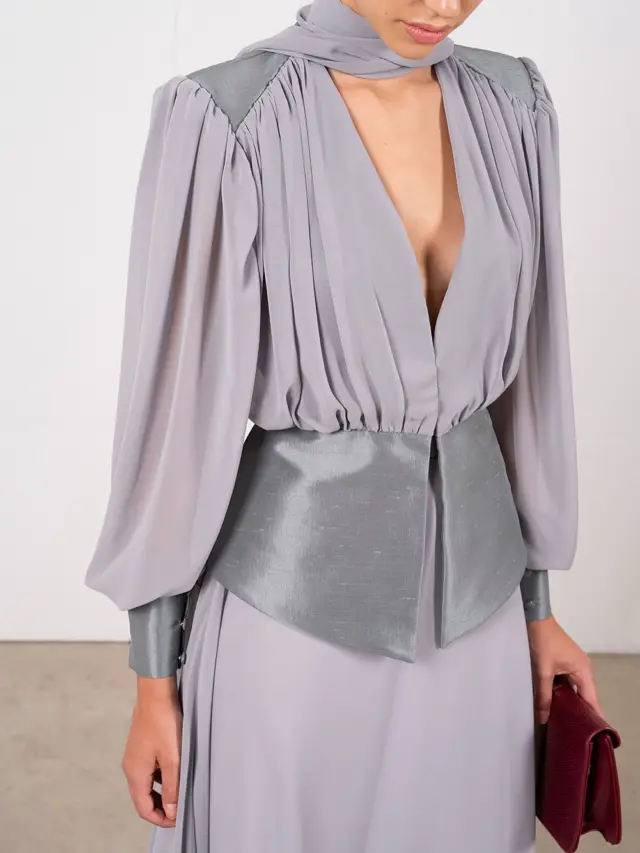 Gris perla, sereno y elegante 🤍💫
1. Chaqueta Melina & Falda Sofía 
2. Vestido Penélope 
3. Chaqueta Teana & Falda Amalia 
.
www.strena.es
.
#new #nuevacolección  #invitadas #invitadaperfecta